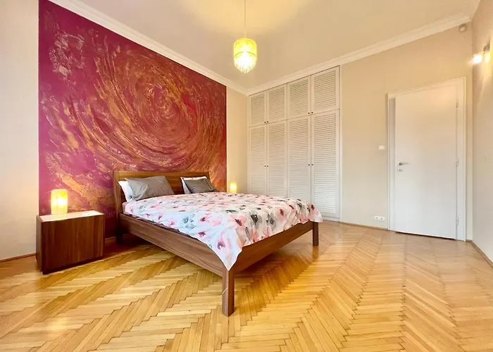 Exclusive Colourful Flat In The City
