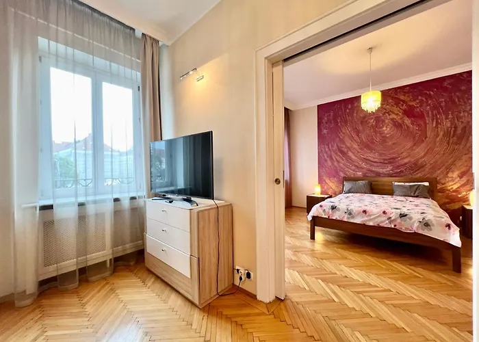 Exclusive Colourful Flat In The City
