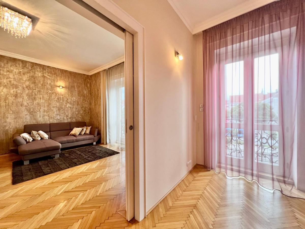 Exclusive Colourful Flat In The Appartamento *